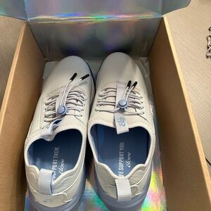 Cloves  women’s nine, men 7.5
Brand new never worn will come with original box